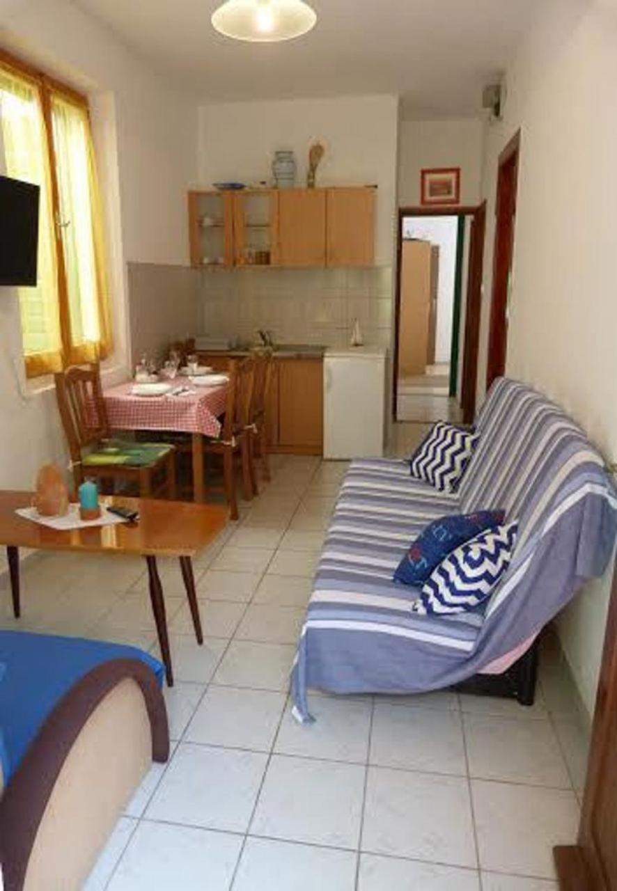 Holiday Home Villa Jadran - 10 M From Beach Preko Exteriör bild