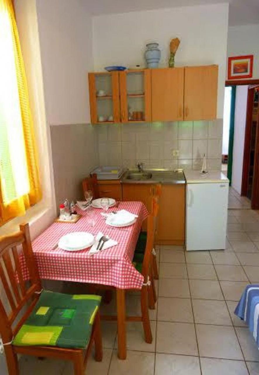 Holiday Home Villa Jadran - 10 M From Beach Preko Exteriör bild